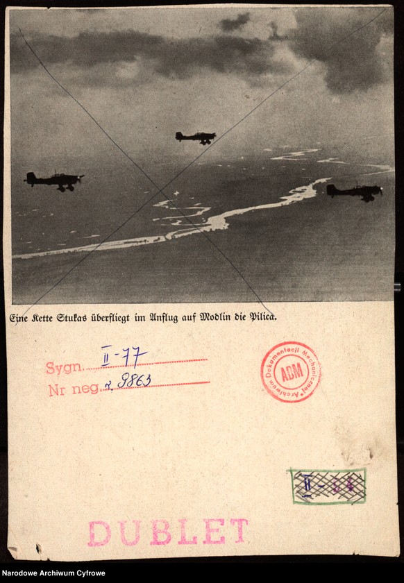 image.from.unit.number "Zbombardowany pociąg pancerny "gen. Sosnkowski""