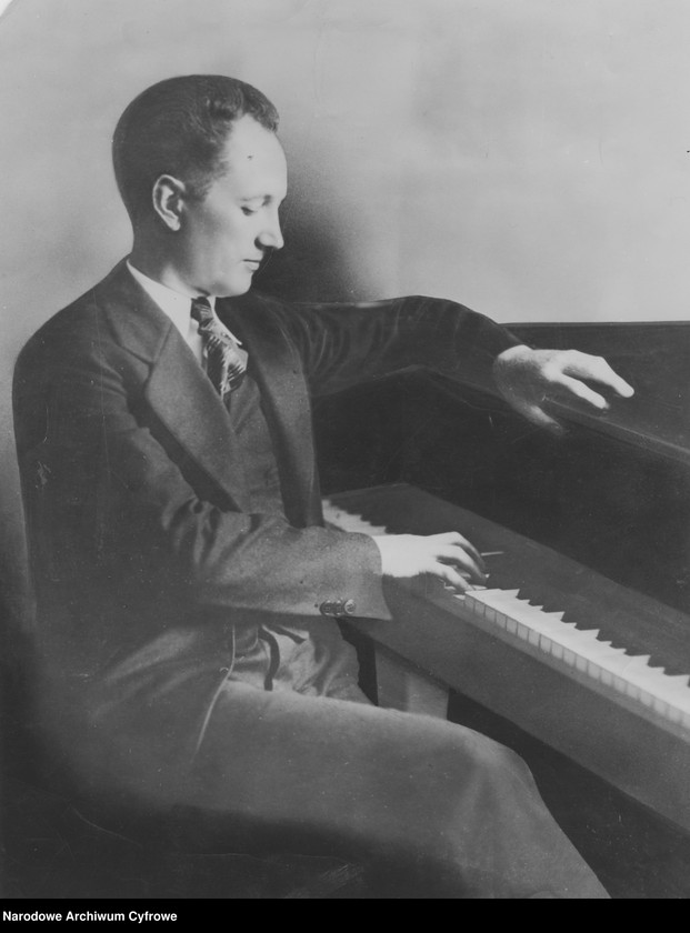 Obraz 7 z kolekcji "Pianiści/stki międzywojnia statycznie przy fortepianie111"