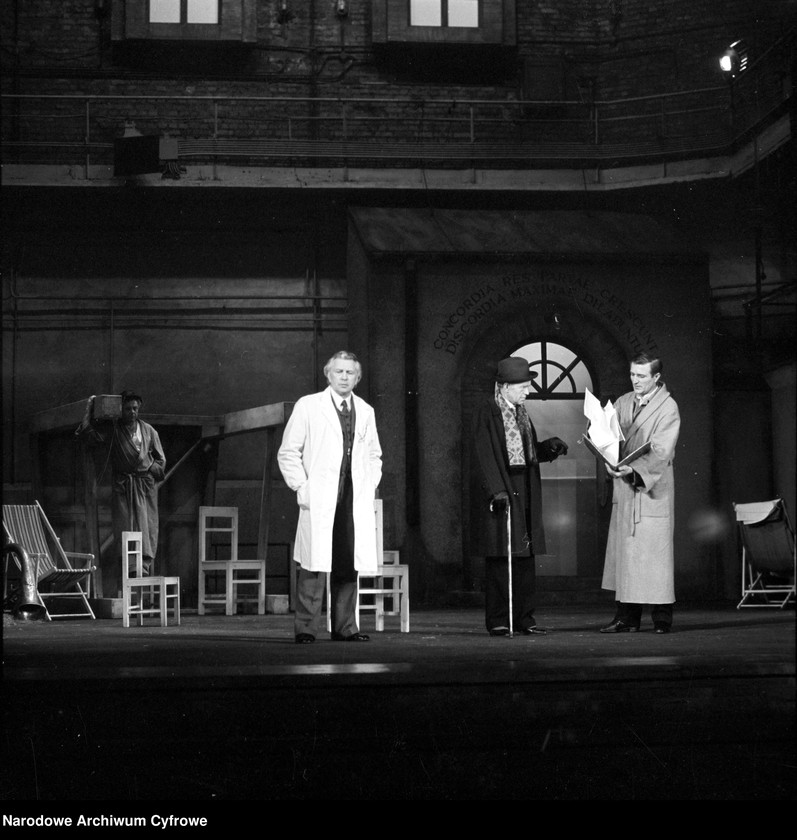 image.from.unit.number "Warszawa. Teatr Nowy - sztuka "Senat szaleńców""