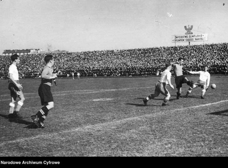 image.from.unit.number "Mecz piłkarski Polska-Austria na Stadionie Wojska Polskiego im. Marszałka Józefa Piłsudskiego w Warszawie"