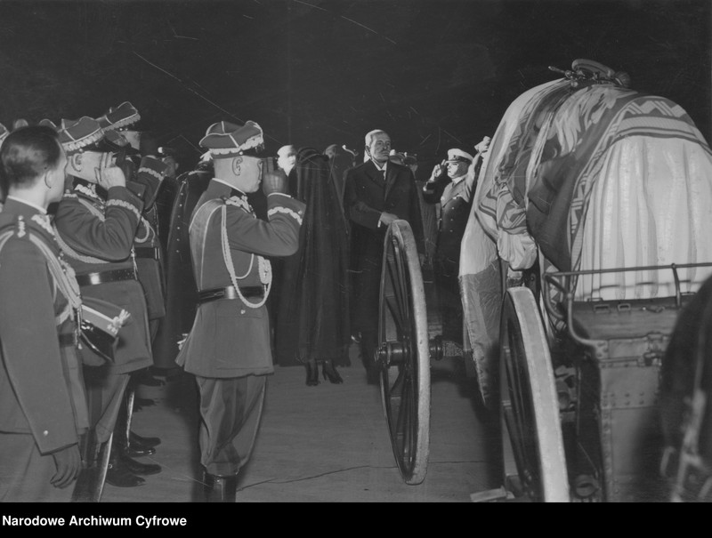 image.from.unit.number "Uroczystości pogrzebowe marszałka Polski Józefa Piłsudskiego w Warszawie"