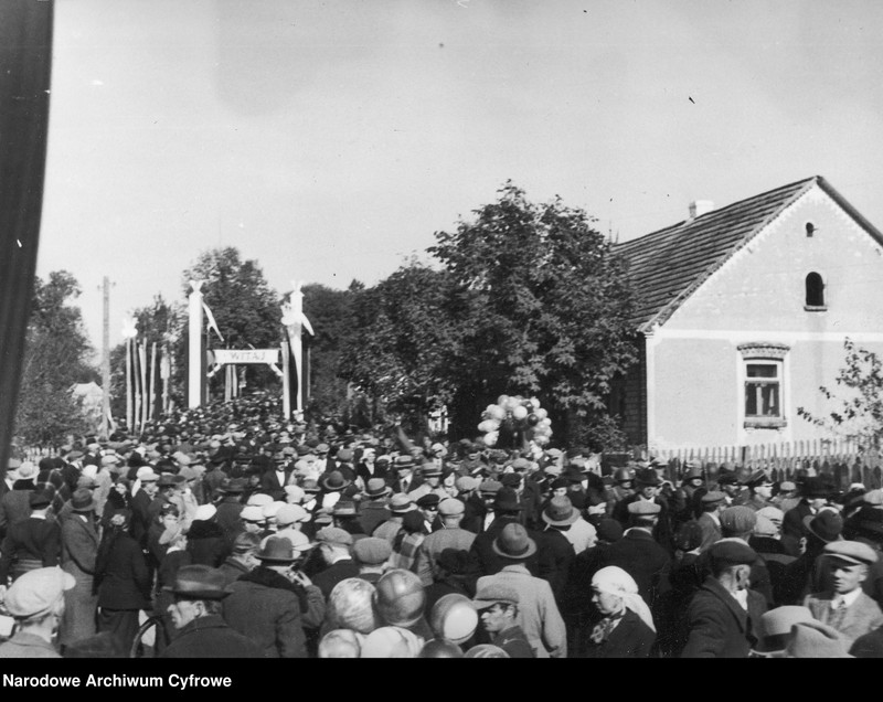 image.from.unit.number "Przeniesienie trumny z prochami hetmana Stefana Czarnieckiego do sarkofagu w Czarncy"