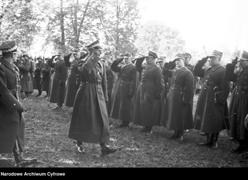 image.from.unit.number "Przeniesienie trumny z prochami hetmana Stefana Czarnieckiego do sarkofagu w Czarncy"