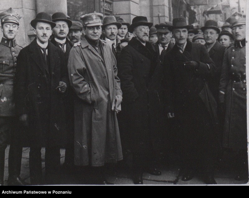 Obraz 5 z jednostki "Dziennikarze warszawscy podczas wizyty generała Józefa Dowbór - Muśnickiego."