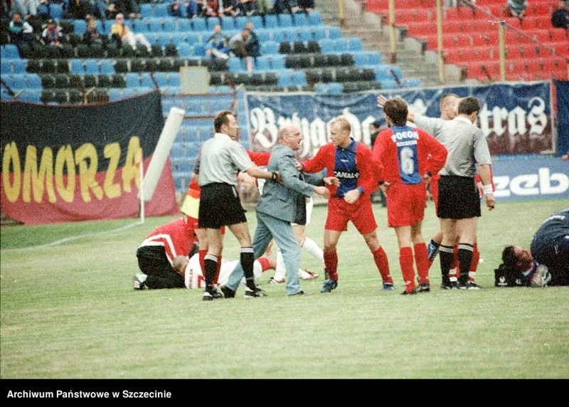 image.from.unit.number "Mecz piłki nożnej Pogoń Szczecin-Łódzki Klub Sportowy 2 sierpnia 1998 roku (1:1)"