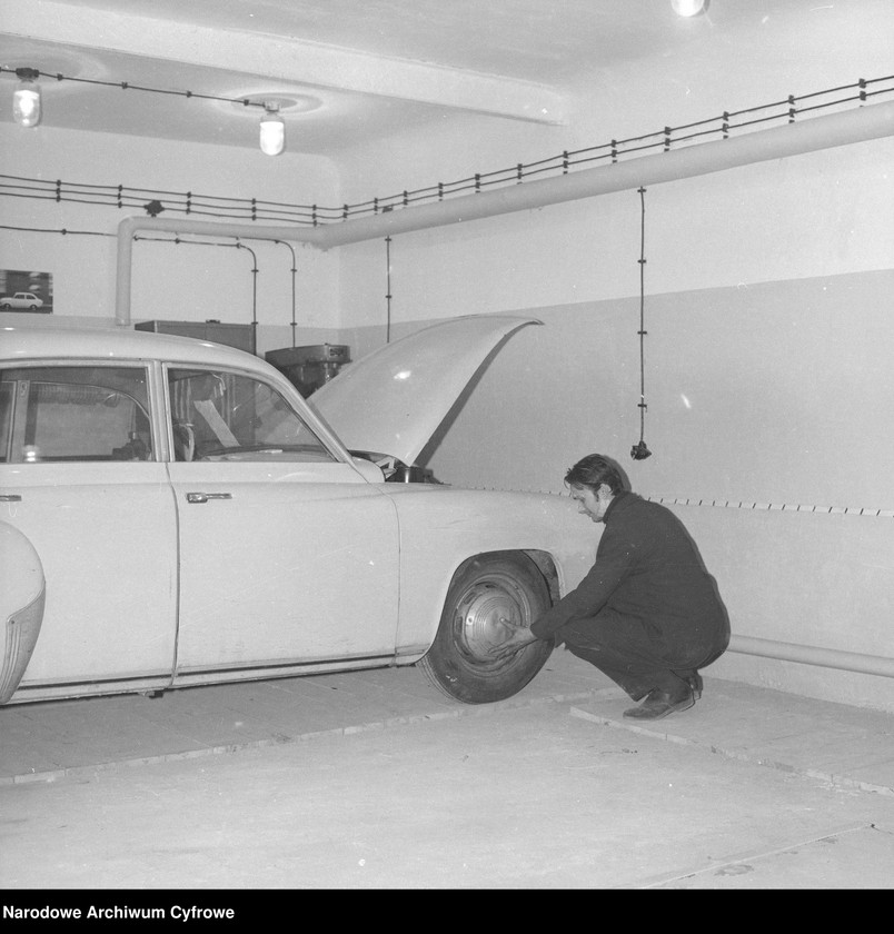 image.from.unit.number "Stacje obsługi Stołecznego Przedsiębiorstwa Usług Motoryzacyjnych w Warszawie"