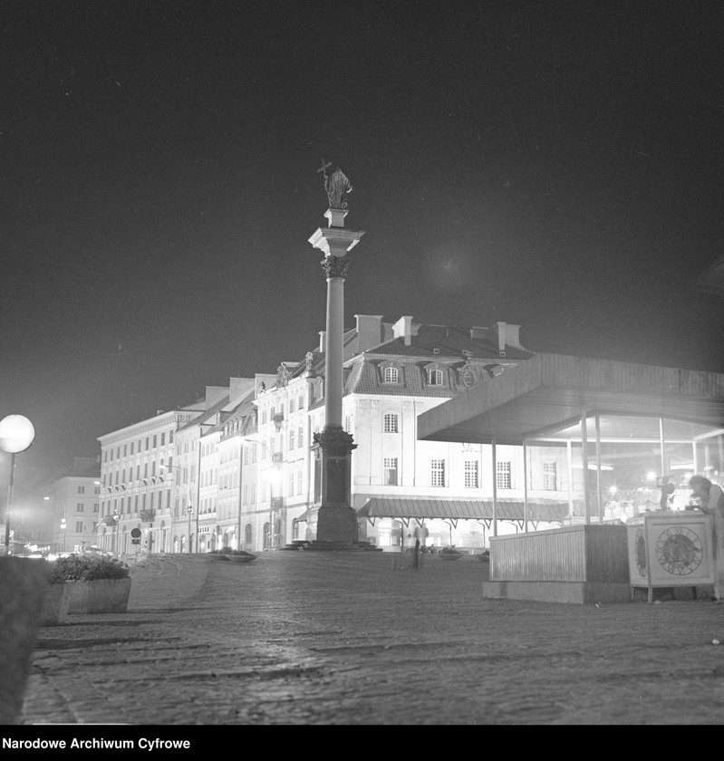 image.from.unit.number "Stare Miasto w Warszawie nocą"