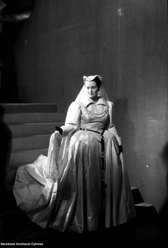 image.from.unit.number "Warszawa. Teatr Narodowy - sztuka "Maria Stuart""