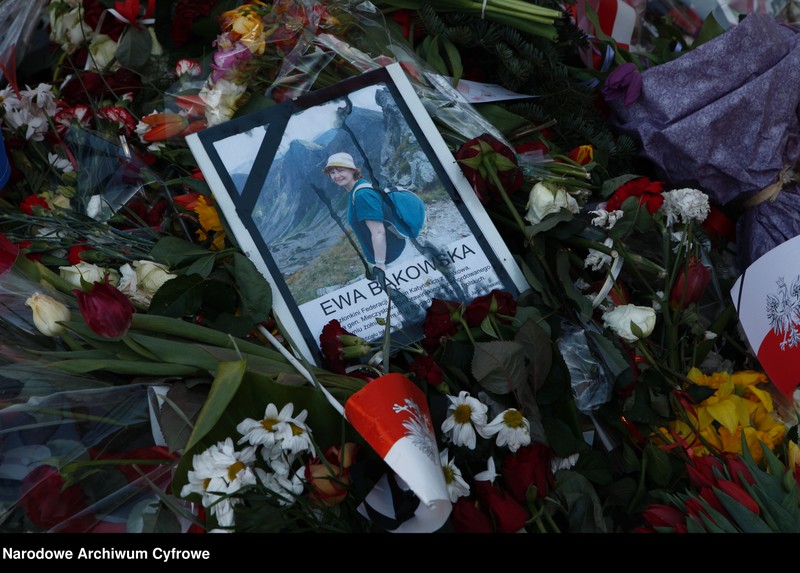 image.from.unit.number "Pogrzeb prezydenta Polski Lecha Kaczyńskiego i jego żony Marii Kaczyńskiej w Krakowie"