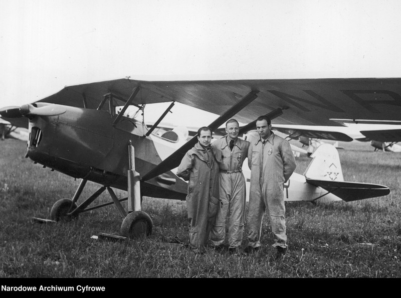 image.from.unit.number "Lot południowo-zachodniej Polski - lotnicy na lotnisku krakowskim"