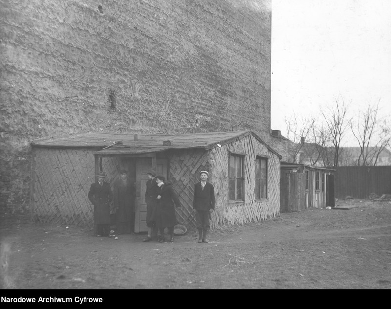 Obraz 1 z jednostki "Dom przy ul. Dworskiej (obecnie ul. Kasprzaka) 18 w Warszawie, w którym mieszkał przywódca Cyganów Matejasz Kwiek"