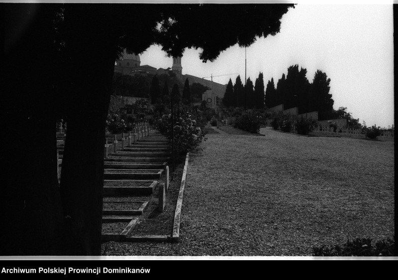 image.from.unit.number "Włochy. Polskie cmentarze wojenne w Casamassima i Loreto"