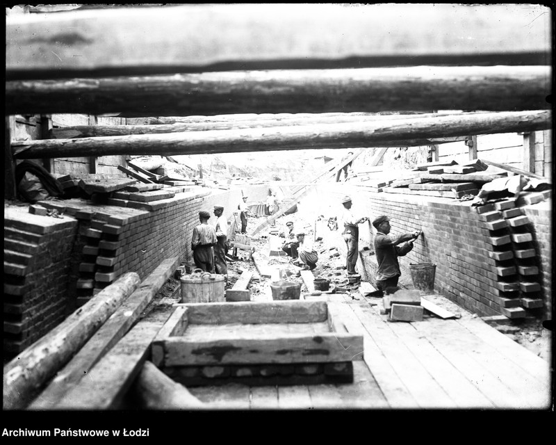 Obraz 1 z jednostki "Budowa kanału, układanie cegieł"