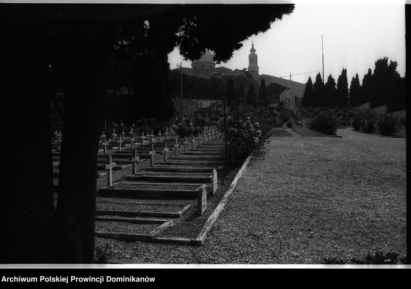 image.from.unit.number "Włochy. Polskie cmentarze wojenne w Casamassima i Loreto"