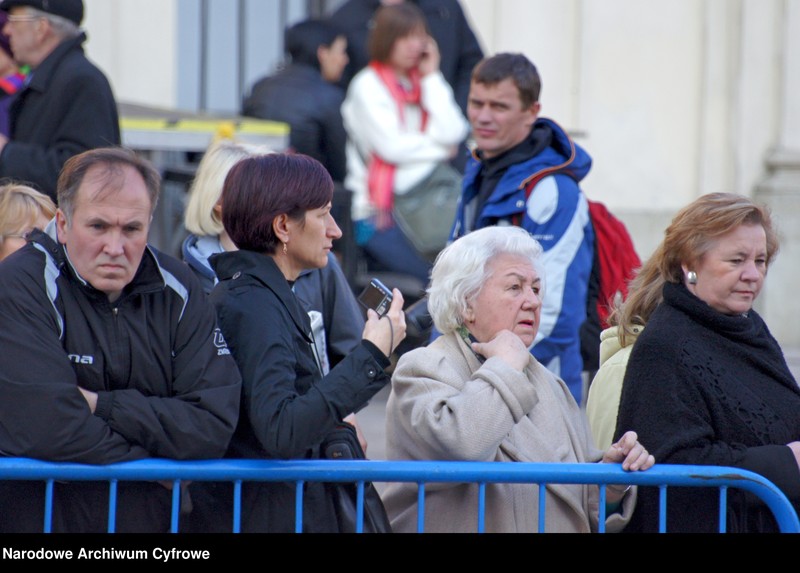 image.from.unit.number "Szósty dzień żałoby narodowej w Warszawie po katastrofie lotniczej w Smoleńsku"