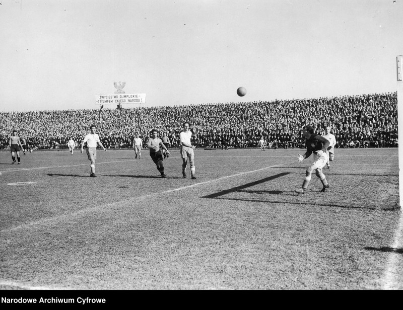 image.from.unit.number "Mecz piłkarski Polska-Austria na Stadionie Wojska Polskiego im. Marszałka Józefa Piłsudskiego w Warszawie"