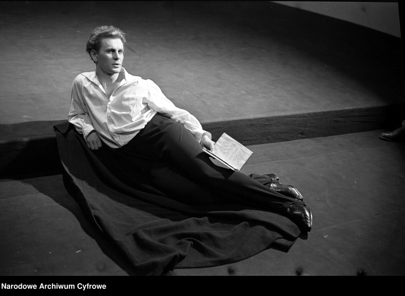image.from.unit.number "Warszawa. Teatr Narodowy - sztuka "Kordian""