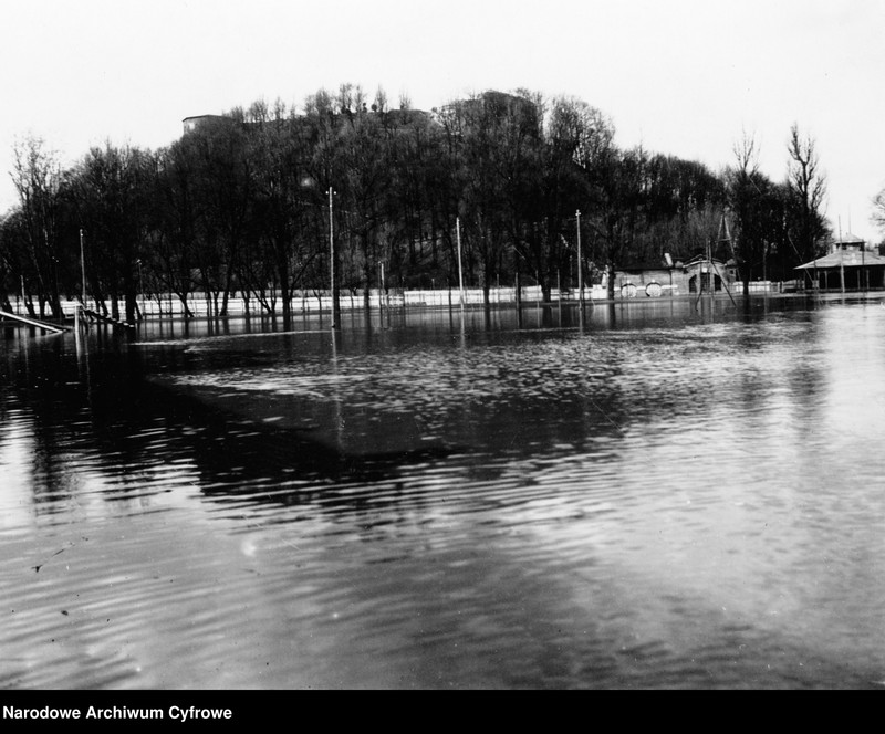 image.from.unit.number "Powódź w Wilnie"