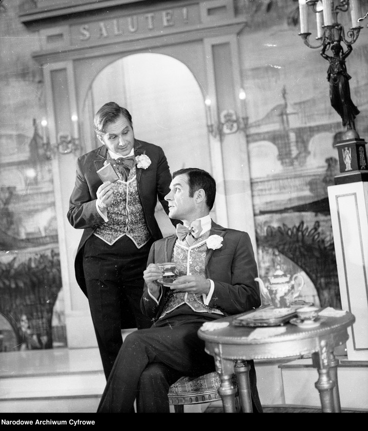 image.from.unit.number "Warszawa. Teatr Syrena - sztuka "Lord z walizki""