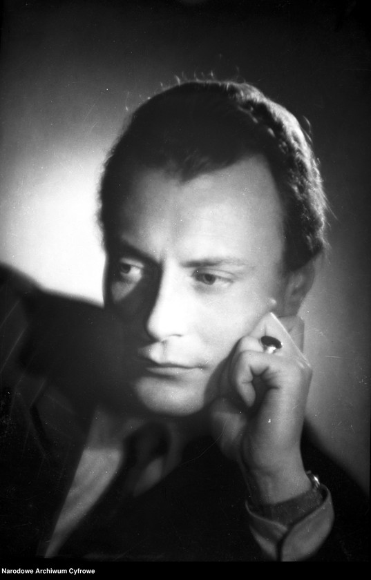 image.from.unit.number "Saturnin Żórawski, aktor"