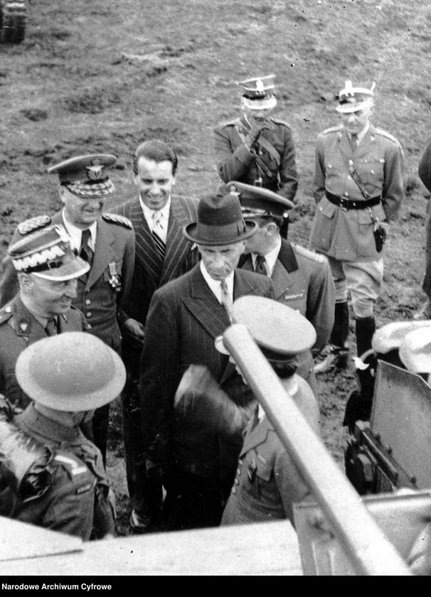 image.from.unit.number "Wizyta króla Jugosławii Piotra II w 1 Dywizji Pancernej"