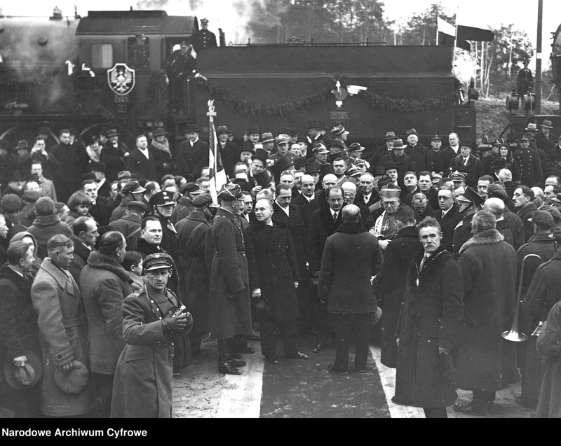 Obraz 1 z jednostki "Uroczystość otwarcia linii kolejowej Radom-Warszawa na stacji w Bartodziejach"