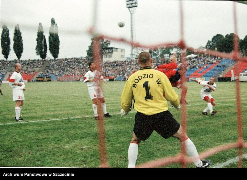 image.from.unit.number "Mecz piłki nożnej Pogoń Szczecin-Łódzki Klub Sportowy 2 sierpnia 1998 roku (1:1)"