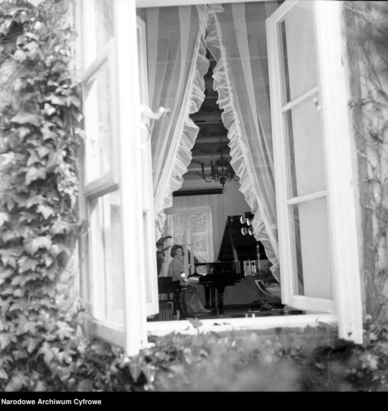 image.from.unit.number "Regina Smendzianka, pianistka"