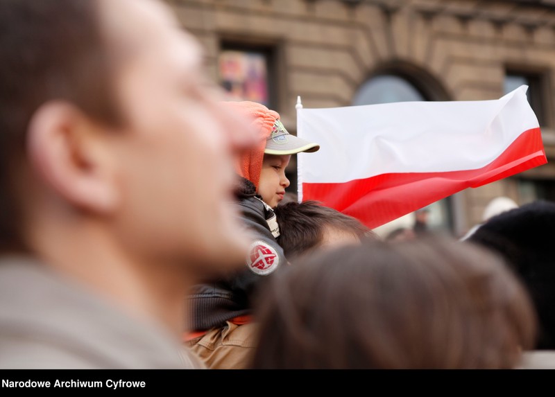 Obraz 9 z jednostki "Drugi dzień żałoby narodowej w Warszawie po katastrofie lotniczej w Smoleńsku"