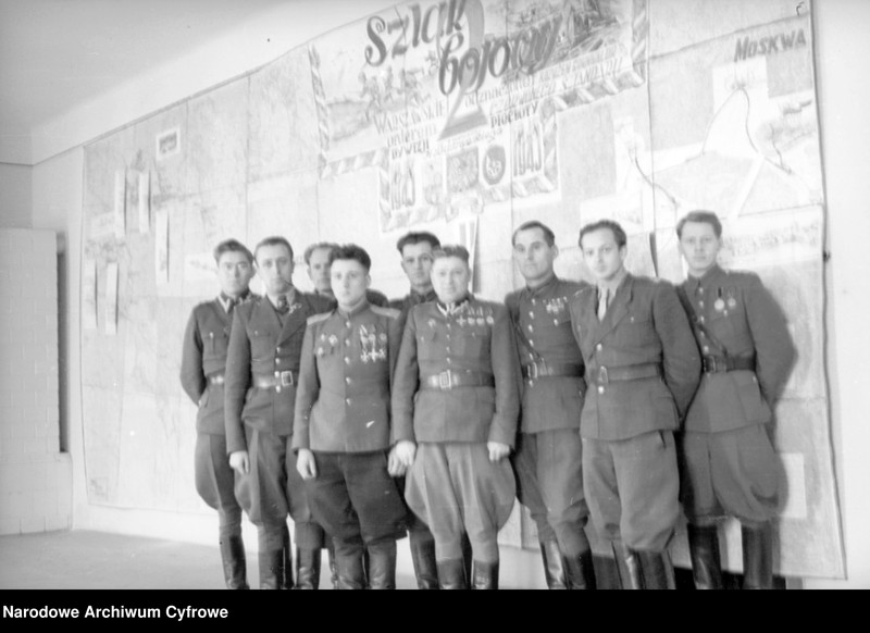 image.from.unit.number "Życie żołnierzy Ludowego Wojska Polskiego [LWP] w koszarach"