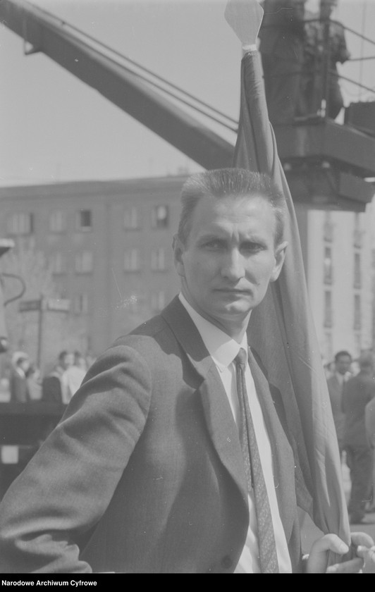 image.from.unit.number "Pochód pierwszomajowy w Warszawie"