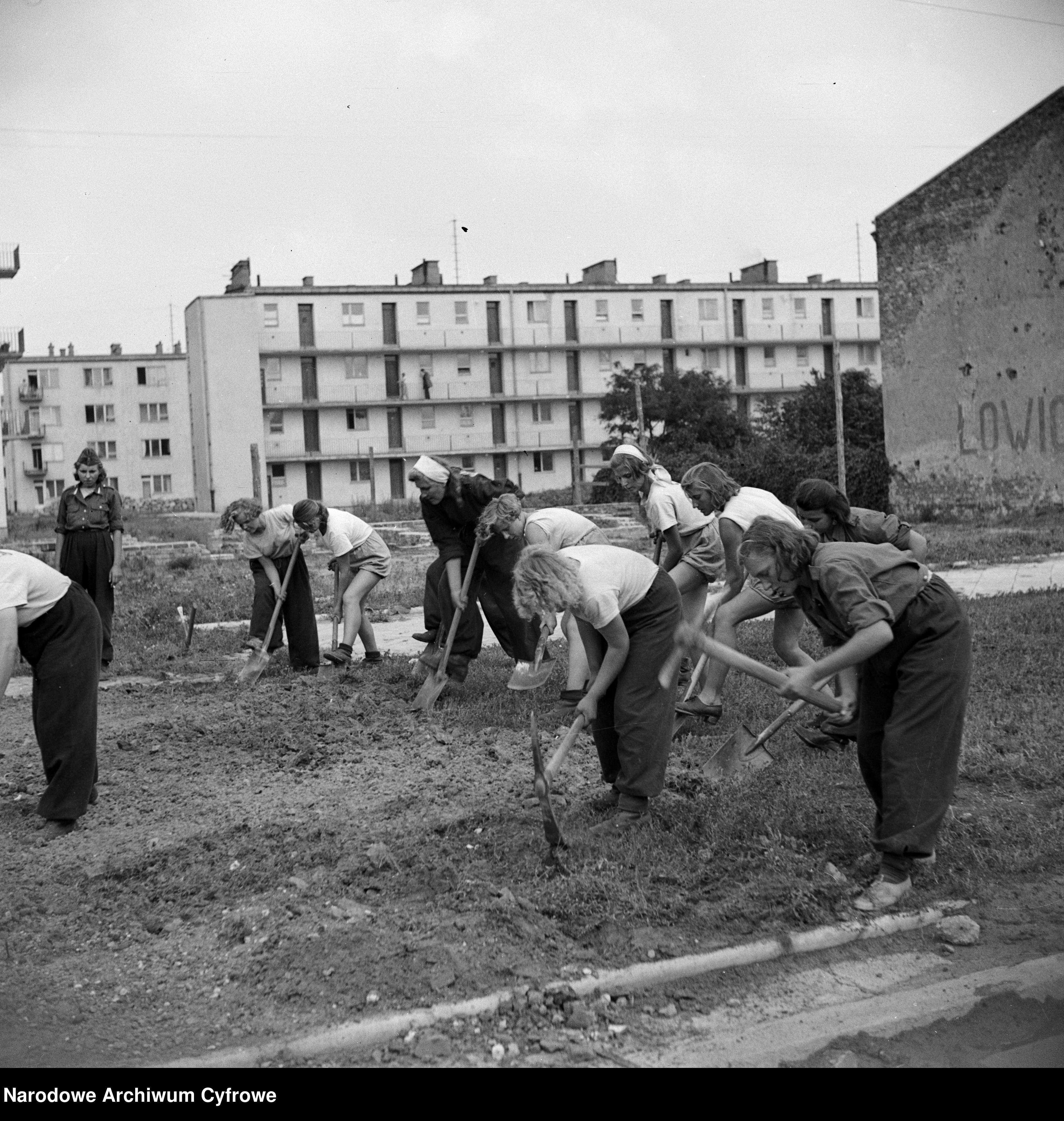 Skan z jednostki: Budowa osiedli Warszawskiej Spółdzielni Mieszkaniowej na Mokotowie w Warszawie