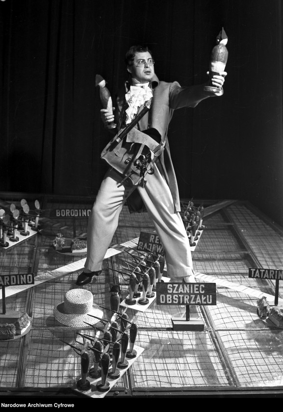 image.from.unit.number "Warszawa. Teatr Powszechny - sztuka "Wojna i pokój""