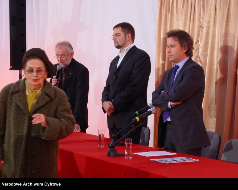 image.from.unit.number "Warszawa. Pasaż Wiecha. Wystawa "Ściana Wschodnia czyli spacerkiem po Pasażu Wiecha""