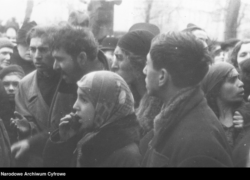 Obraz 13 z jednostki "Pogrzeb przywódcy narodu cygańskiego Matejasza Kwieka"