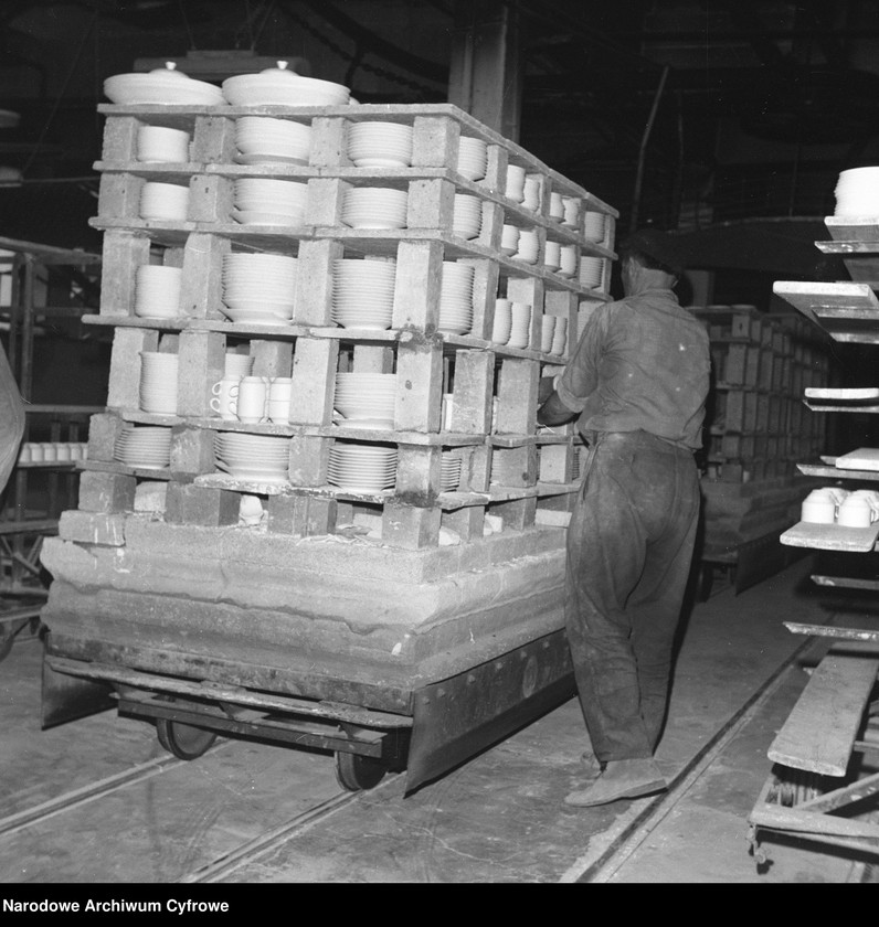 Obraz 13 z kolekcji "Fabryki i zakłady pracy w PRL111"