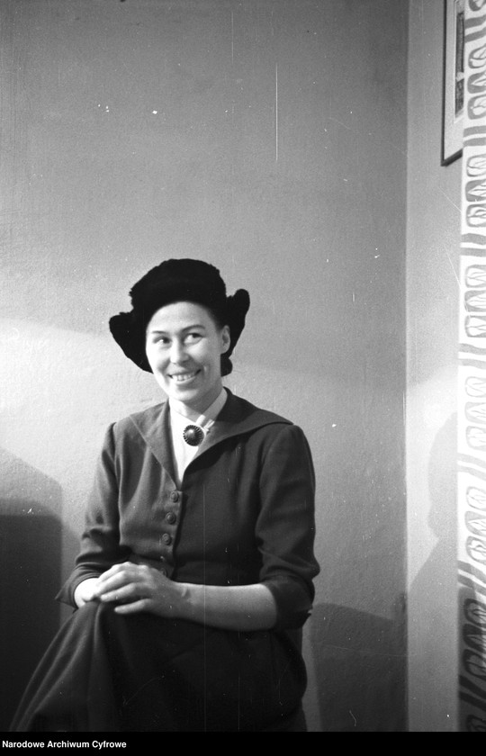 image.from.unit.number "Laboratorium Zakładu Syntezy Organicznej Polskiej Akademii Nauk [ZSO PAN]. Portrety sytuacyjne i grupowe"