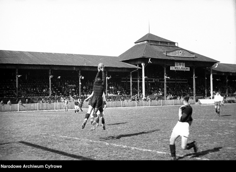 image.from.unit.number "Jubileusz 25 lecia Towarzystwa Sportowego Wisła Kraków"