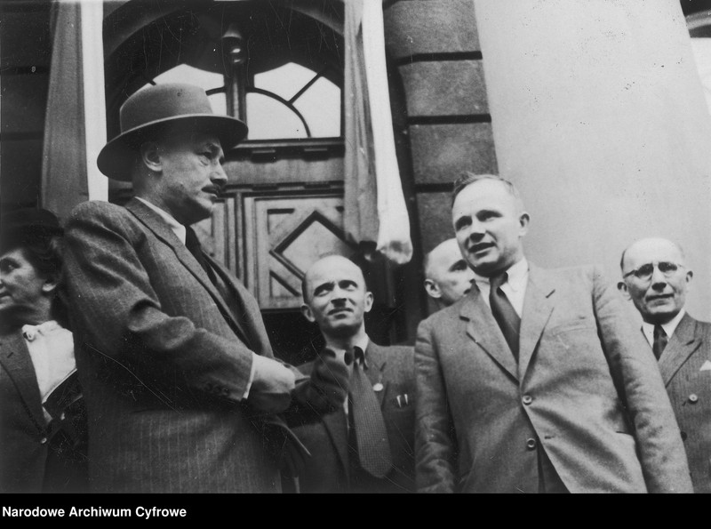 image.from.unit.number "Wystawa Przemysłu Ziem Odzyskanych w salach Państwowego Instytutu Geologicznego przy ul. Rakowieckiej 4 w Warszawie"