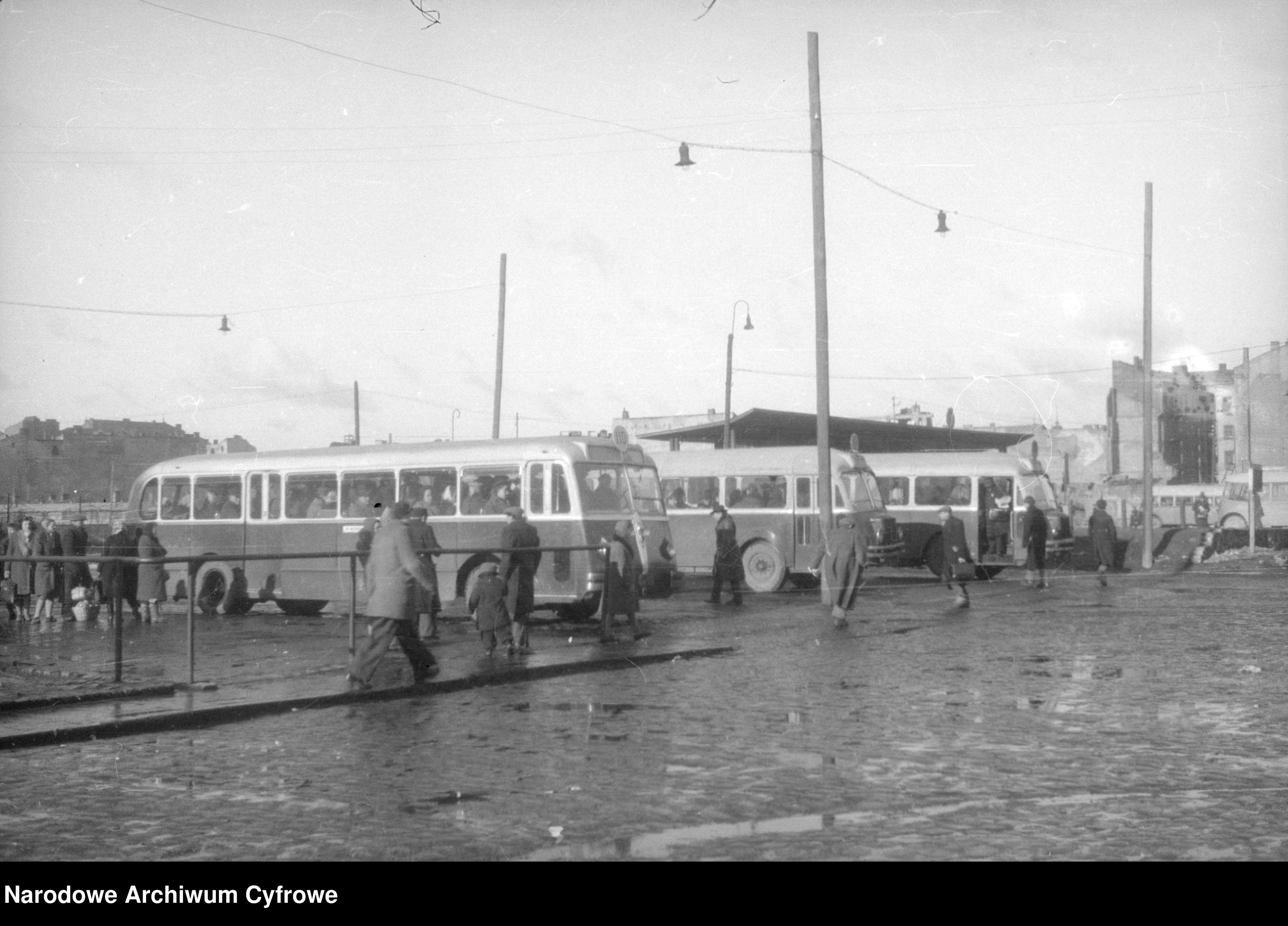 Skan z jednostki: Pętla autobusów komunikacji miejskiej przy Al. Jerozolimskich w Warszawie