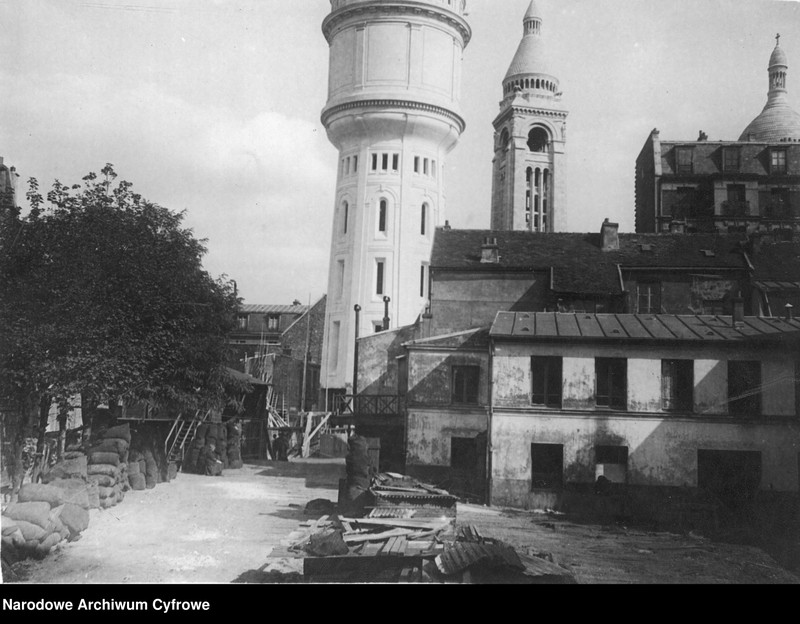 image.from.unit.number "Wieża ciśnień na Montmartre w Paryżu"
