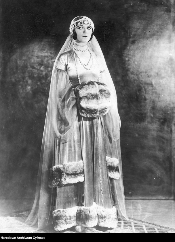 image.from.unit.number "Film produkcji amerykańskiej "Zakazany Raj""