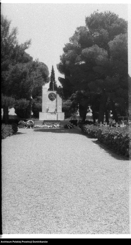 image.from.unit.number "Włochy. Polskie cmentarze wojenne w Casamassima i Loreto"