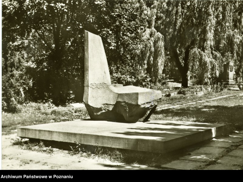 Obraz 1 z jednostki "Poznań - Cytadela Poznańska - Pomnik ku czci lotników poznańskich poległych w 1939 roku"