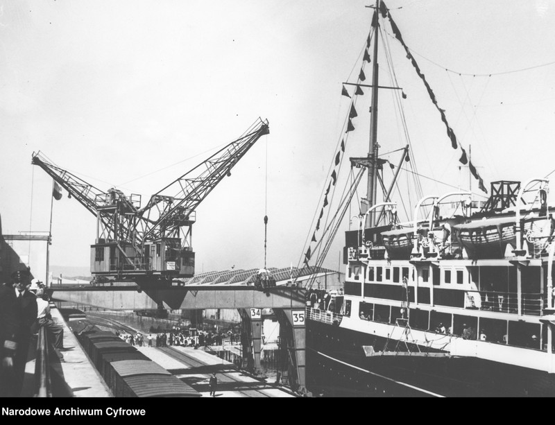 image.from.collection.number "Polska żegluga oceaniczna111"