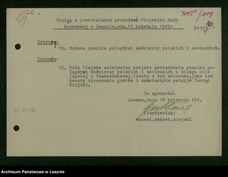 Obraz 8 z jednostki "[Sprawy budowy pomnika upamiętniającego poległych żołnierzy radzieckich i polskich, ufundowanie pamiątkowej tablicy w miejscu rozstrzelania 21 Polaków 21 X 1939 r., sprawy dbania o cmentarze i mogiły żołnierzy]"