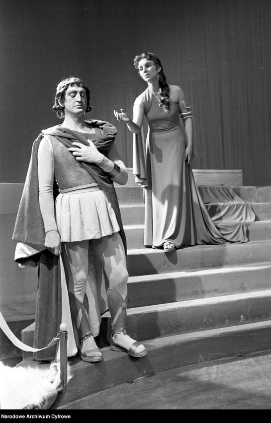 image.from.unit.number "Warszawa. Teatr Młodej Warszawy - sztuka "Ifigenia (Wiatr za dziewczynę)""