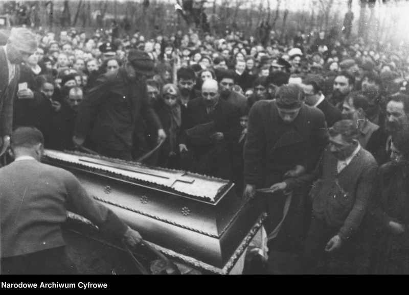 Obraz 10 z jednostki "Pogrzeb przywódcy narodu cygańskiego Matejasza Kwieka"