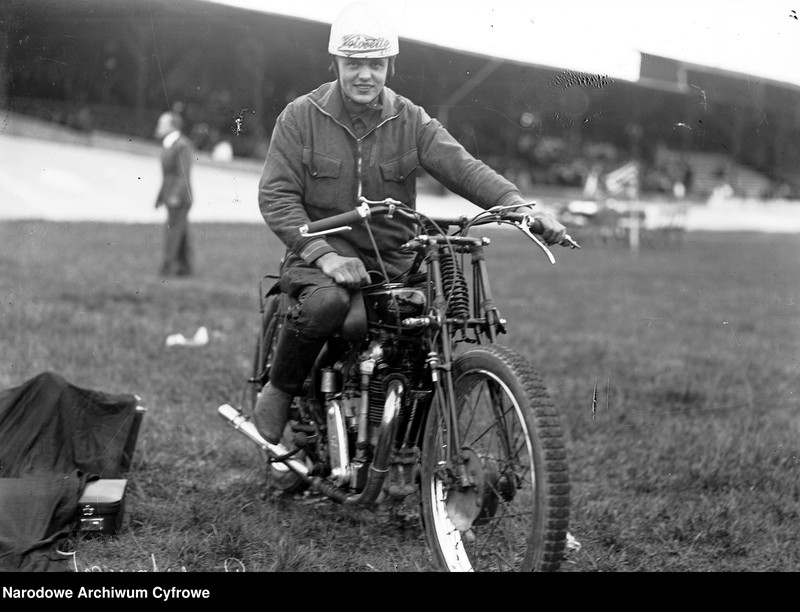 image.from.unit.number "Zawody motocyklowe na torze Cracovii"