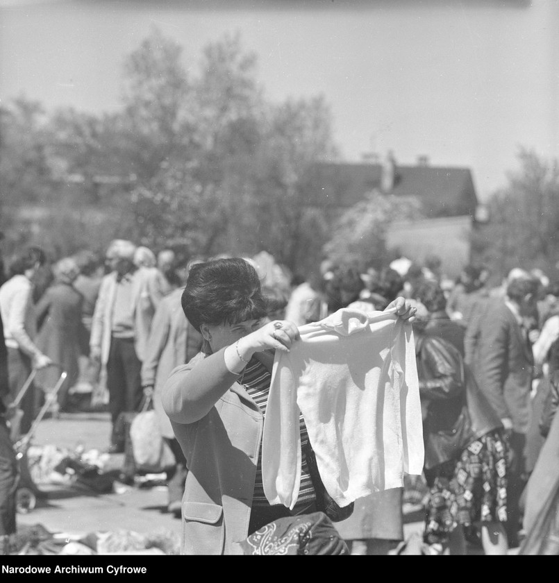 image.from.unit.number "Bazar przy ul. Paderewskiego w Rembertowie"